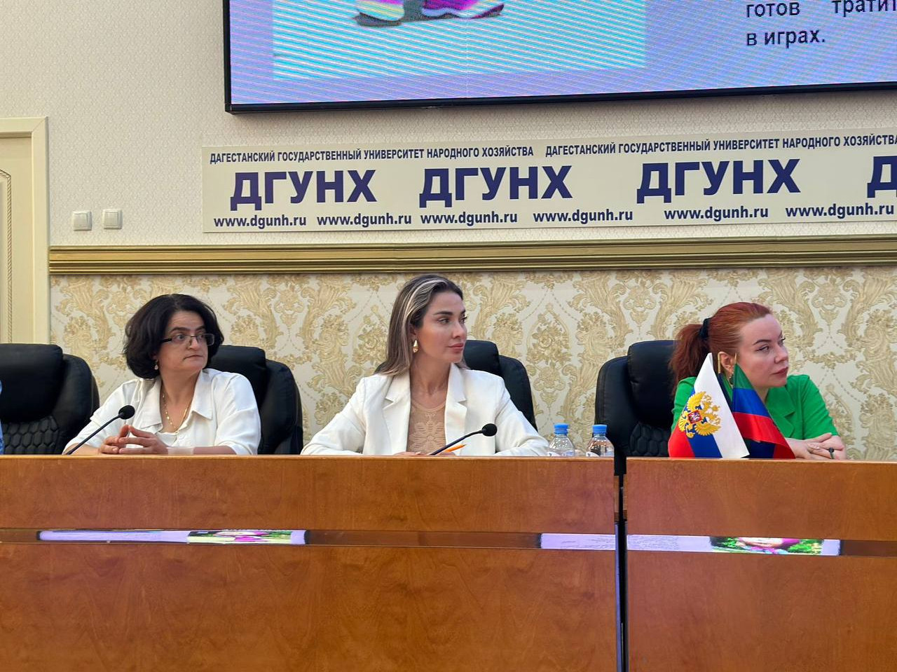 Рабият Закавова приняла участие в презентации федерального проекта «Родительская гостиная «Безопасность подростков в сети»