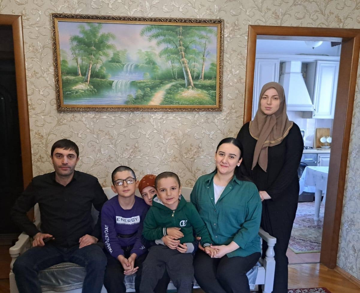 Сотрудники Минюста РД посетили многодетную семью