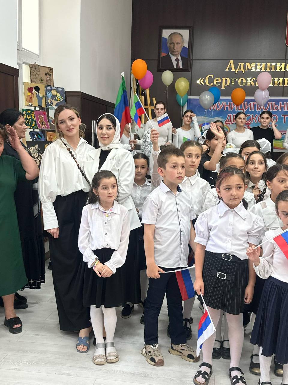 Сотрудники Минюста Республики Дагестан в Сергокалинском районе поздравили детей с наступающим праздником