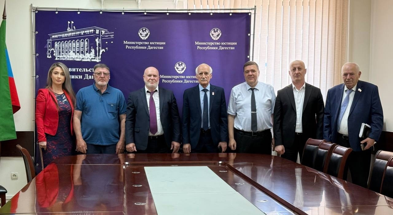 Рамазан Джафаров представил коллективу Минюста РД нового врио министра