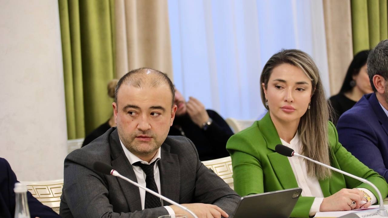 Абдулмуслим Абдулмуслимов прове встречу с руководителями и сотрудниками пресс-служб органов исполнительной власти Дагестана