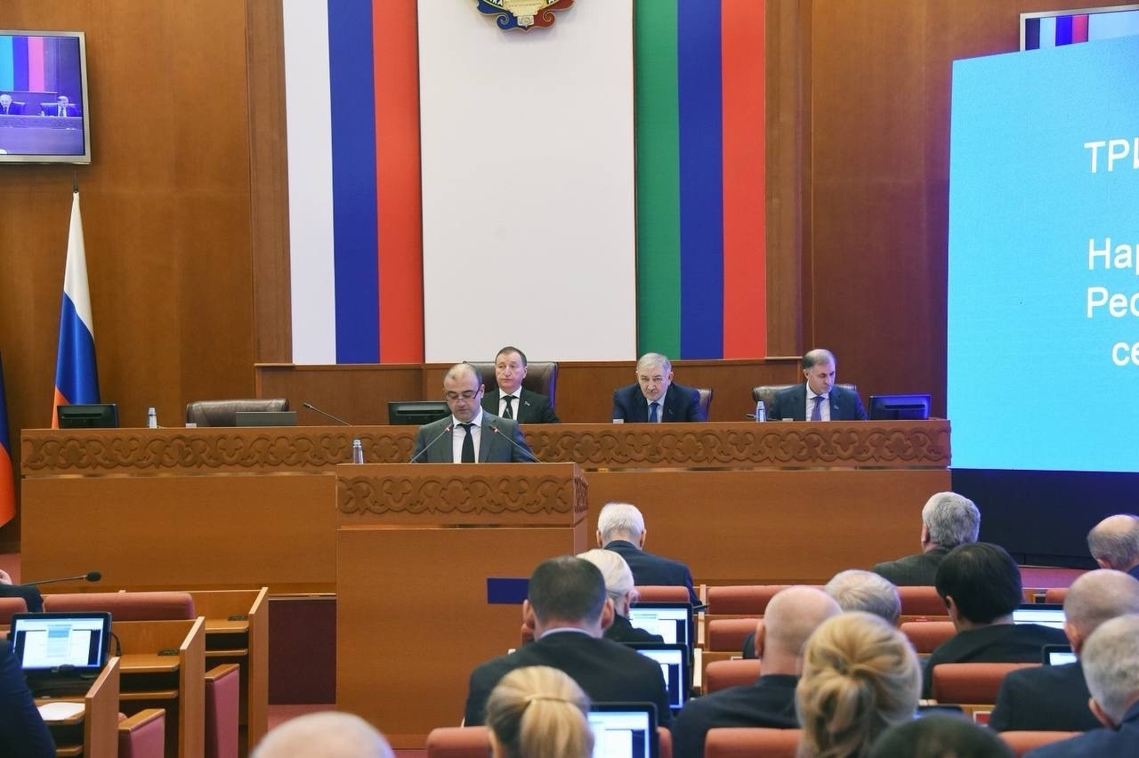 Министр юстиции РД Ханлар Пашабеков выступил на сессии Народного Собрания Республики Дагестан