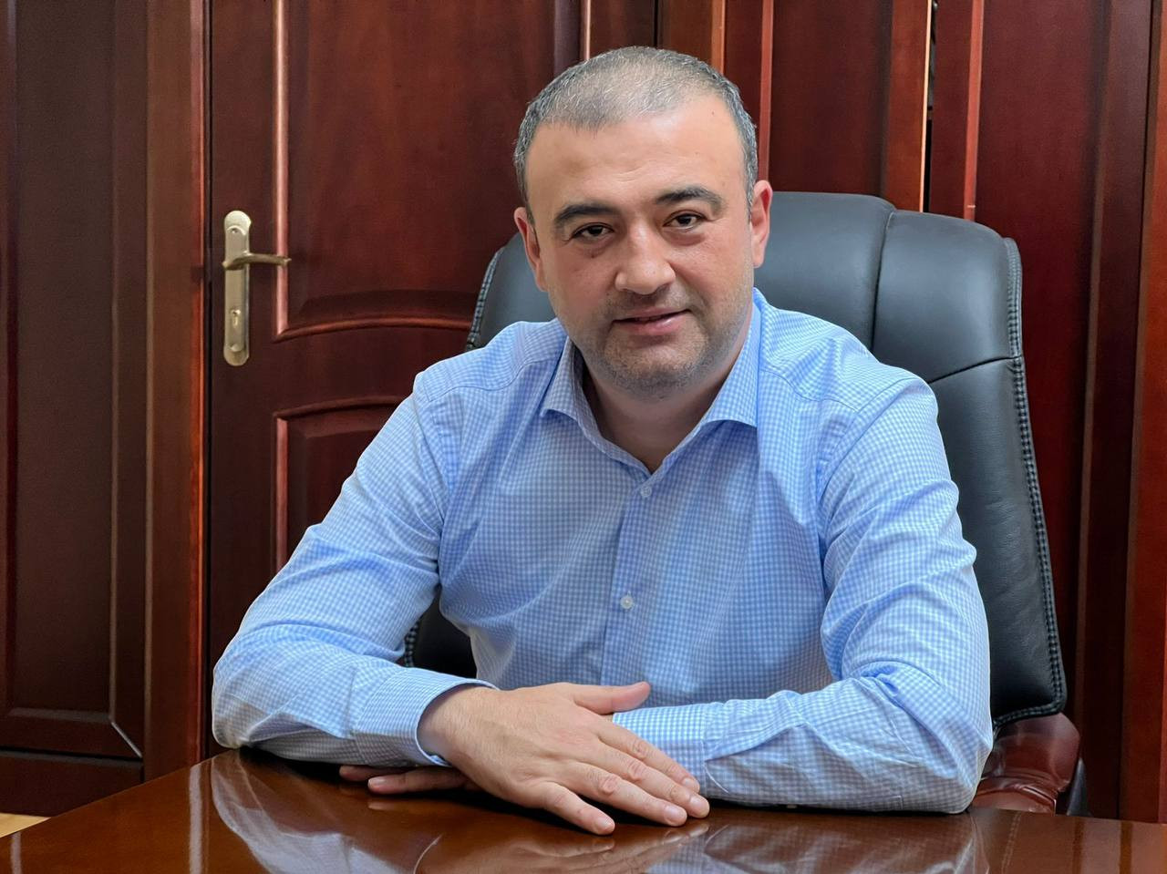 Министр юстиции Республики Дагестан Ханлар Пашабеков поздравил дагестанок с 8 марта