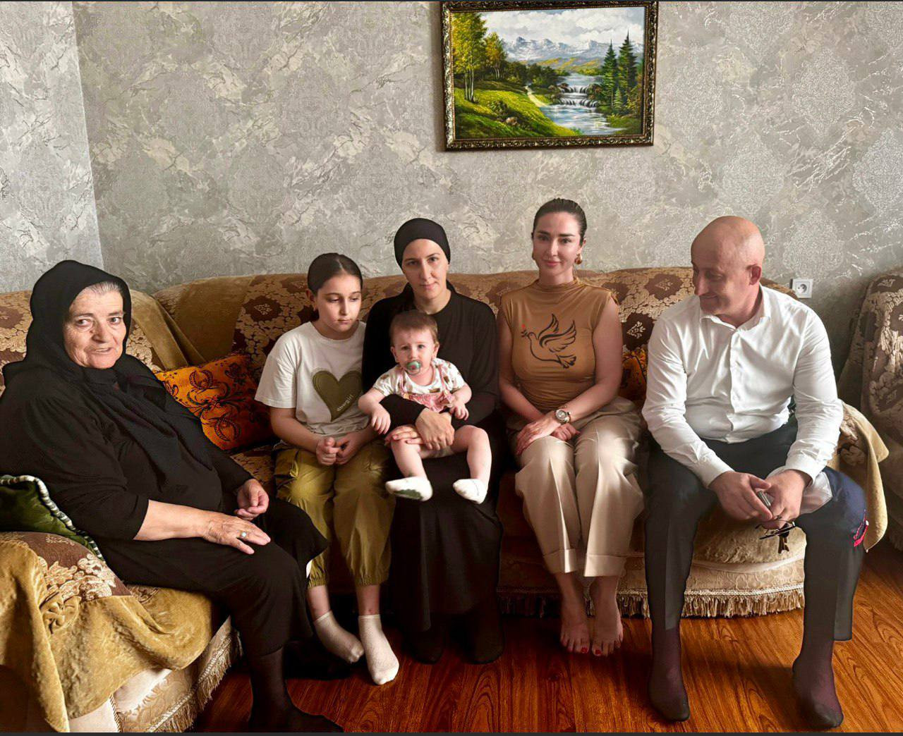 Семью погибшего сотрудника государственного архива посетили заместители министра юстиции Республики Дагестан