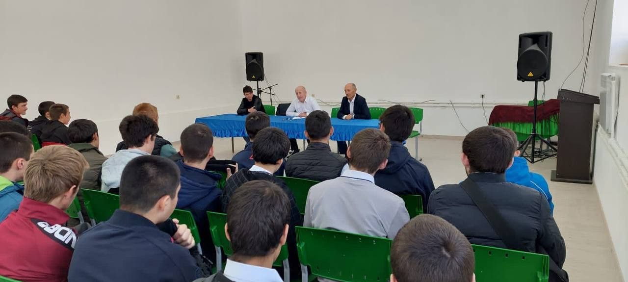 Муслим Курамагомедов встретился с учениками школы-интерната в Гергебильском районе