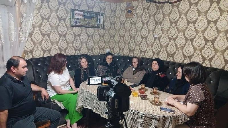 Специалисты Управления ЗАГС Минюста РД посетили многодетные семьи в селении Ашага-Ярак, в которых воспитали достойных защитников Отечества - участников СВО