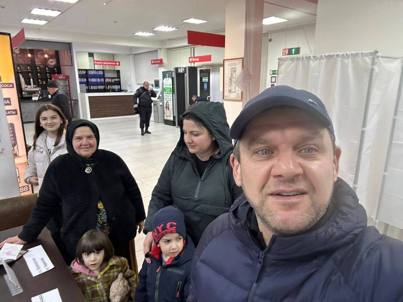 Сотрудники Минюста Республики Дагестан приняли участие в выборах всей семьей