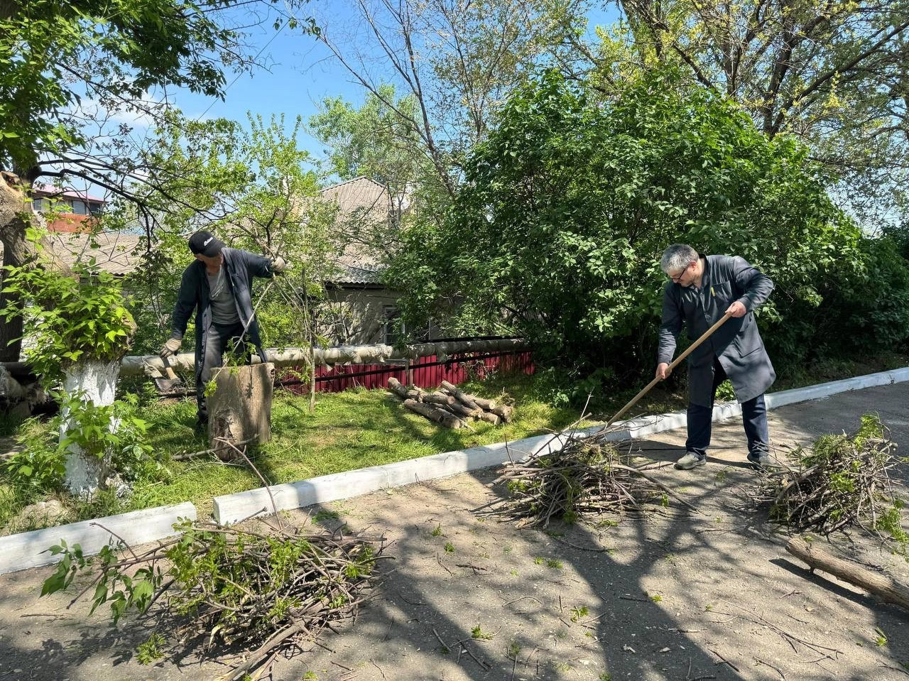 Активное участие во Всероссийском субботнике приняли и сотрудники органов ЗАГС Минюста РД в различных районах Дагестана