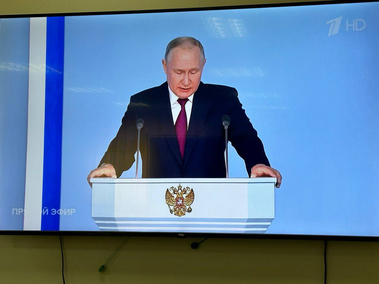 Ханлар Пашабеков вместе с сотрудниками министерства смотрит Послание Президента России