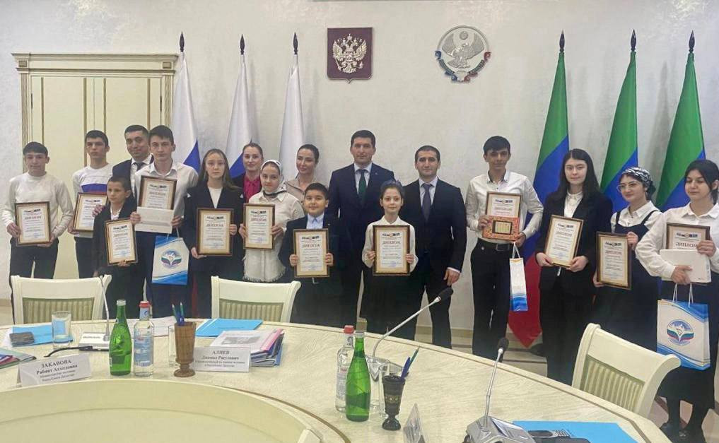 Рабият Закавова в составе жюри приняла участие в финале ежегодного республиканского конкурса работ учащихся «Права человека глазами ребенка»