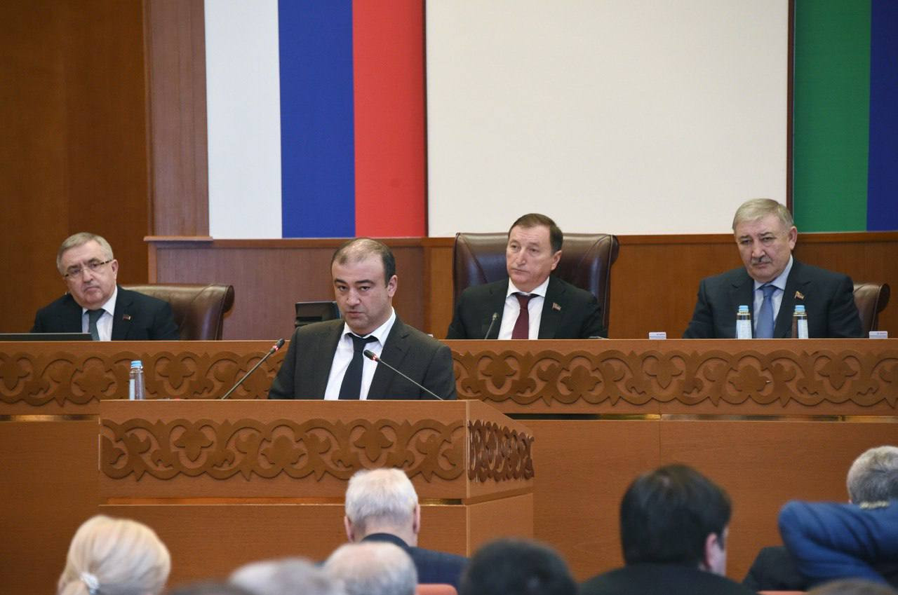 На сессии Народного Собрания РД выступил министр юстиции РД Ханлар Пашабеков