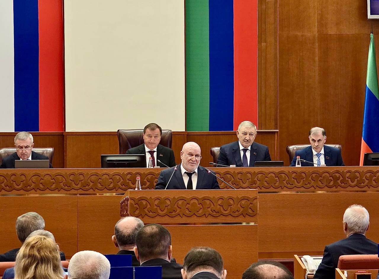 Министр юстиции РД Мустапа Генжеханов представил депутатам Народного Собрания РД четыре законопроекта