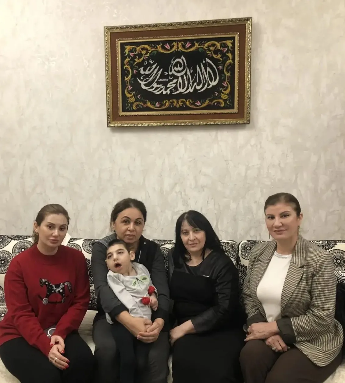 Сотрудники Управления ЗАГС Минюста РД посетили семью в Международный день инвалидов