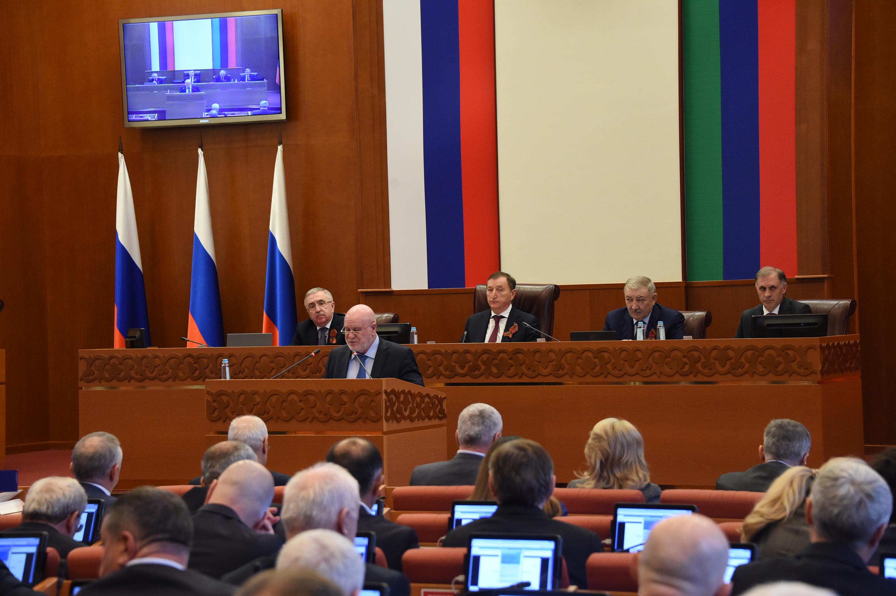 Министром юстиции Дагестана Мустапой Генжехановым был представлен проект закона РД «О внесении изменений в Закон РД «О государственных должностях Республики Дагестан»