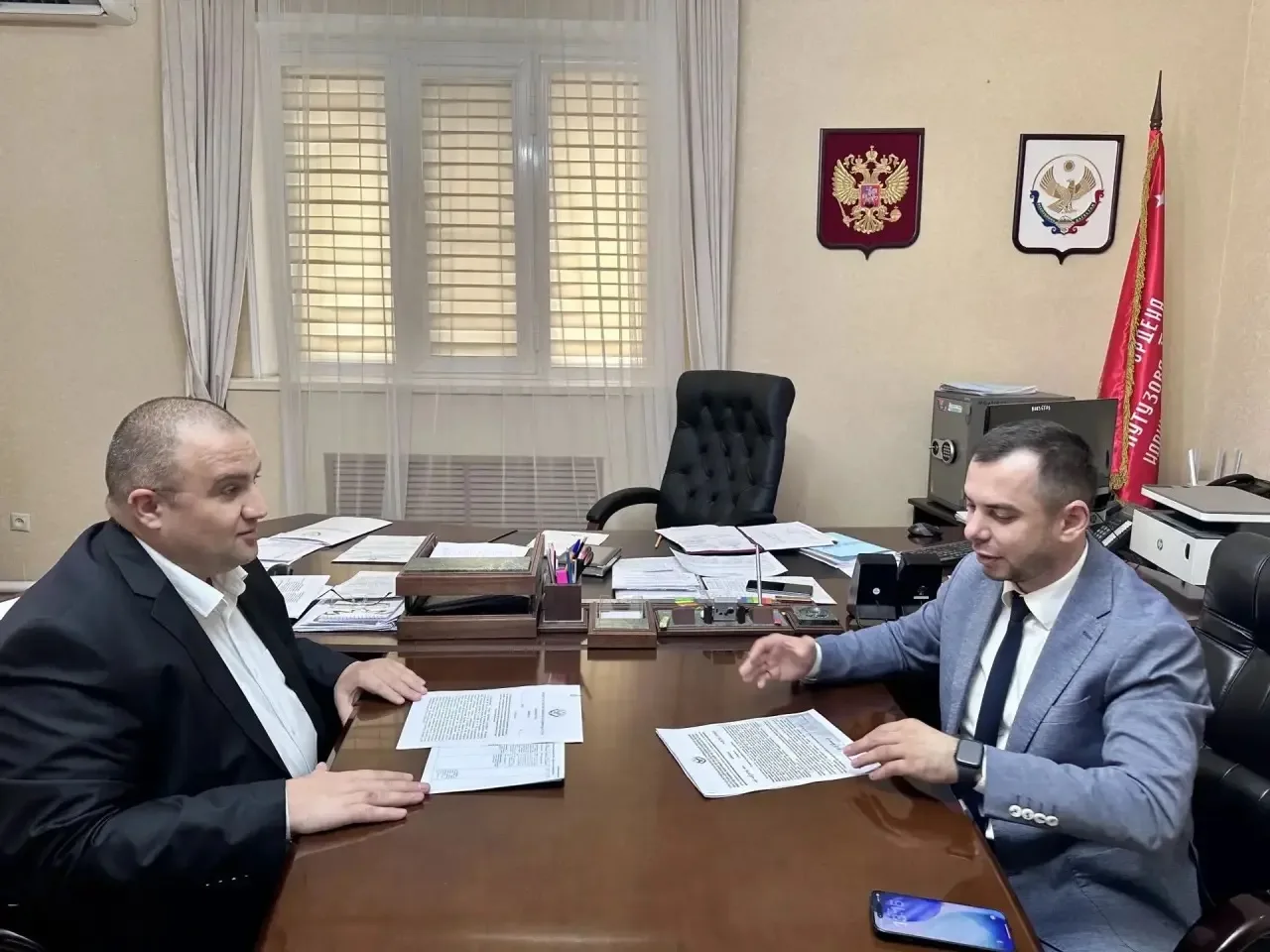 Развитие архивов и цифровизация ЗАГС: врио министра юстиции РД встретился с главой Южно-Сухокумска