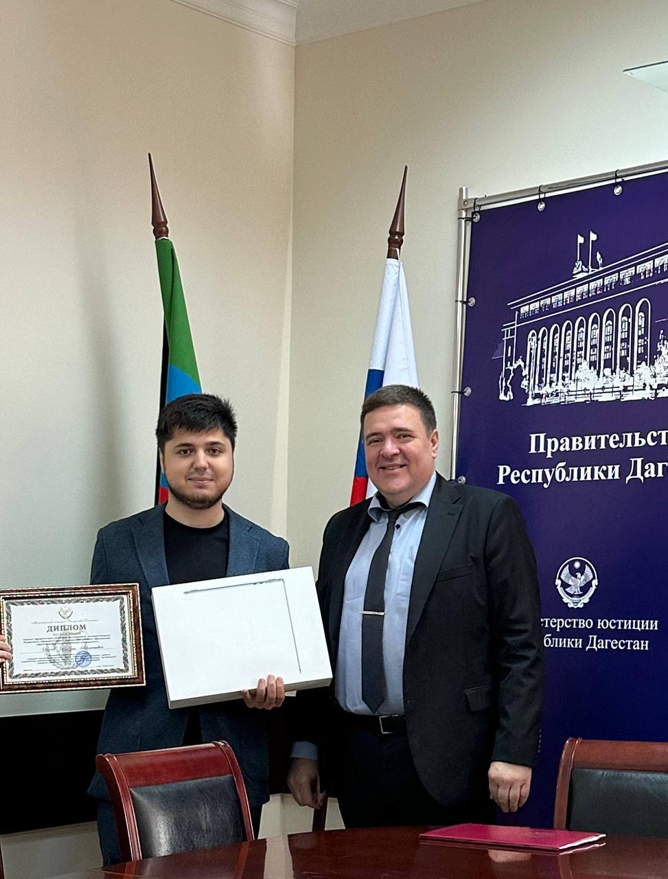 Минюст РД наградил лучших студентов-консультантов
