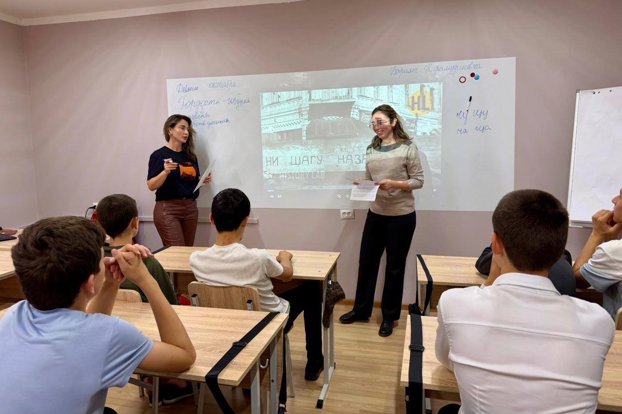 Сотрудники Минюста РД провели лекцию на тему «Битва за Кавказ» в детском лагере «Солнечный берег»