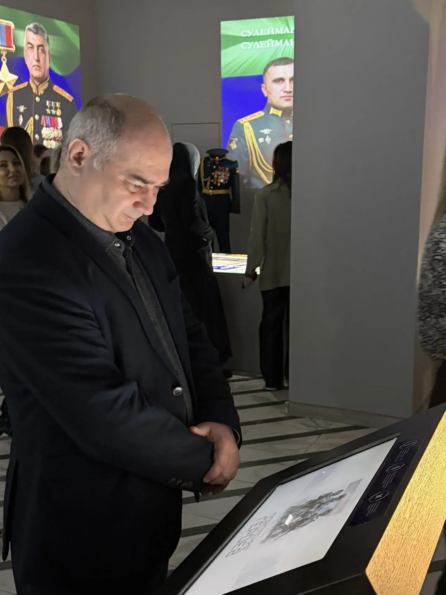 Сотрудники Минюста РД посетили выставку «Поколение героев» в историческом музее «Россия моя история»