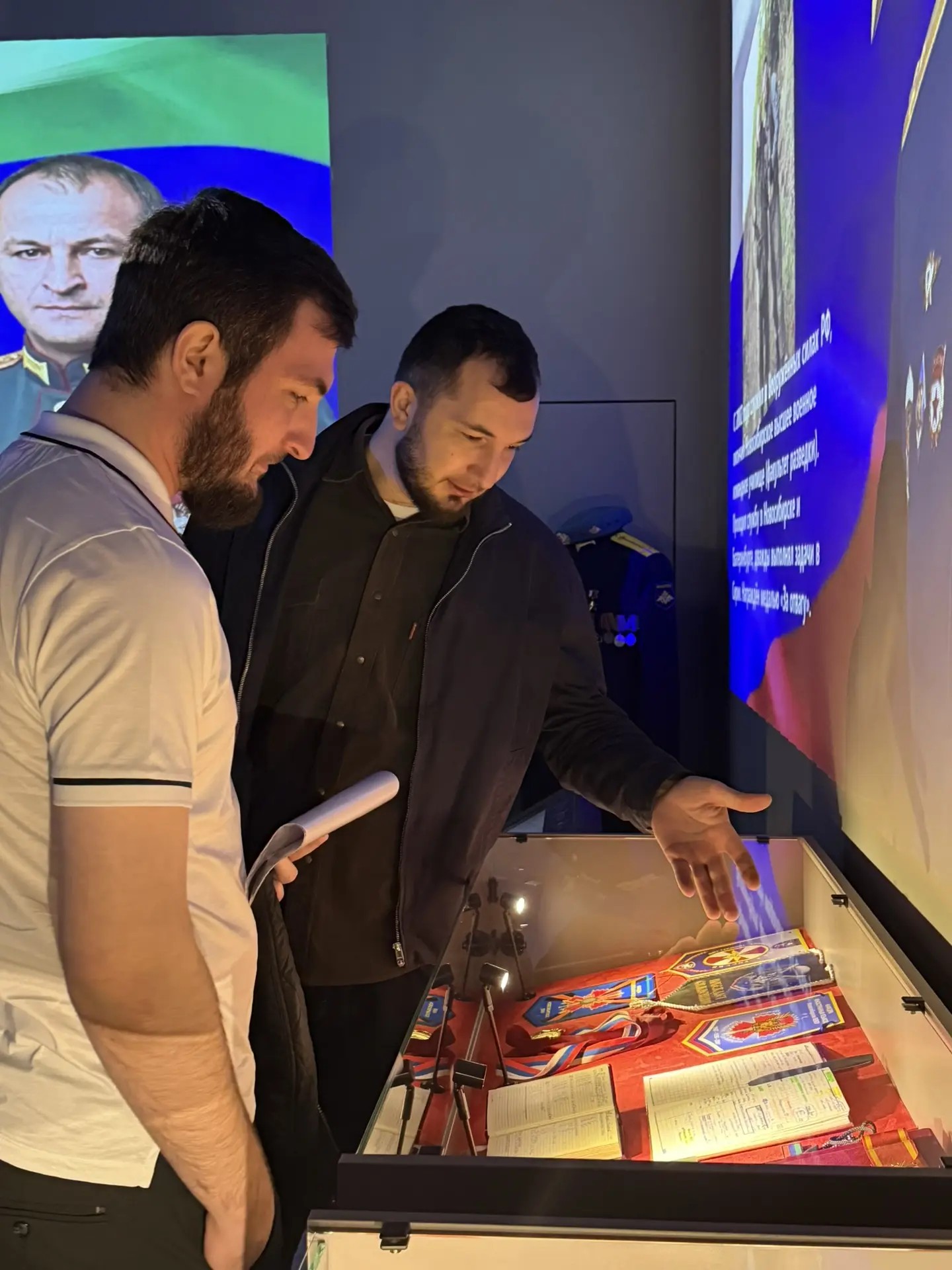 Сотрудники Минюста РД посетили выставку «Поколение героев» в историческом музее «Россия моя история»