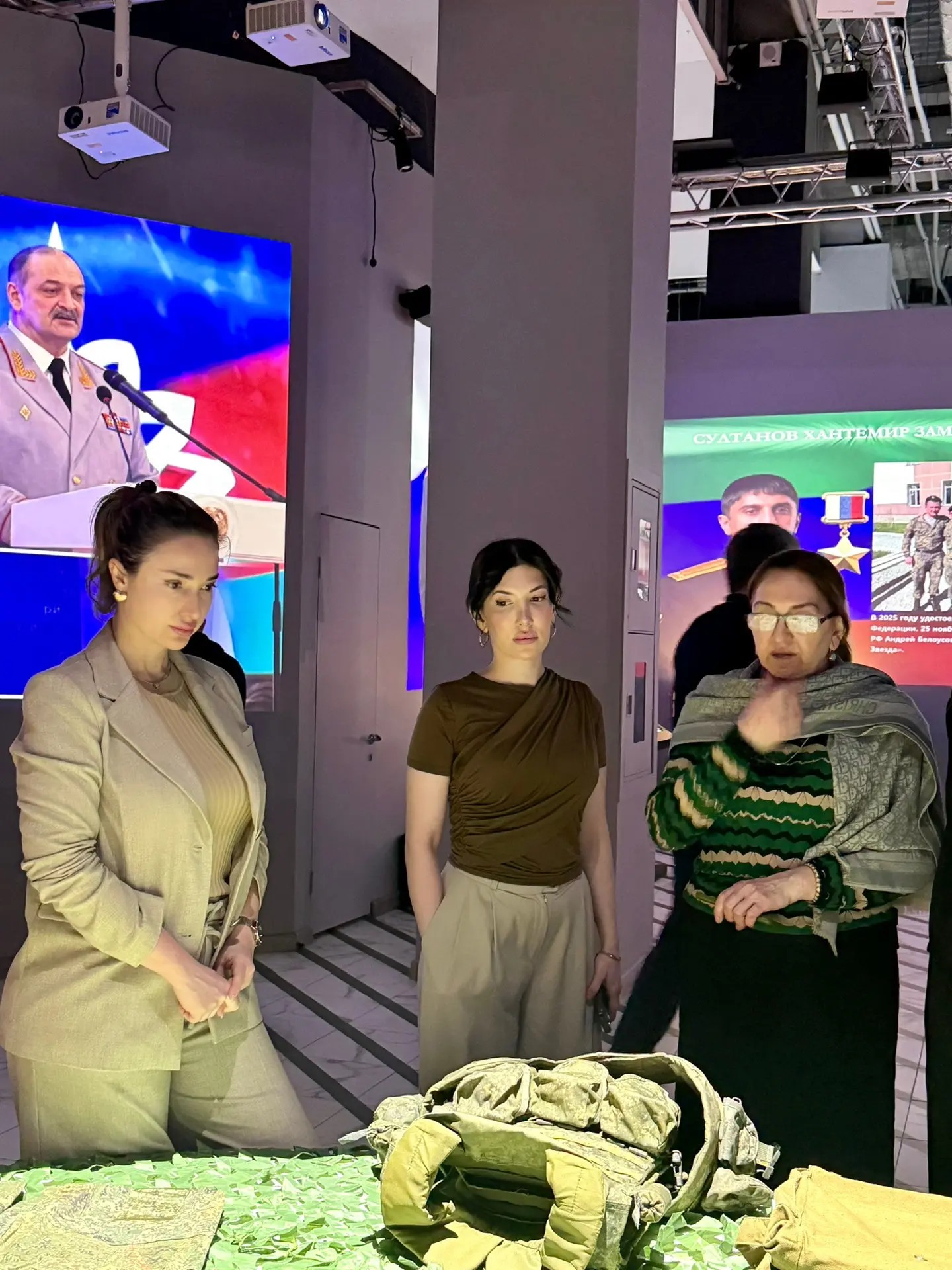 Сотрудники Минюста РД посетили выставку «Поколение героев» в историческом музее «Россия моя история»