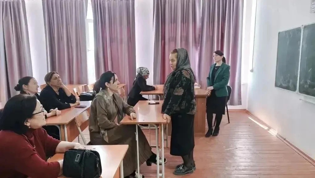 В апреле работники управления ЗАГС Минюста РД в городах и районах республики организовали встречи с родителями несовершеннолетних, на которых обсуждался вопрос регистрации браков между лицами, не достигшими восемнадцатилетнего возраста