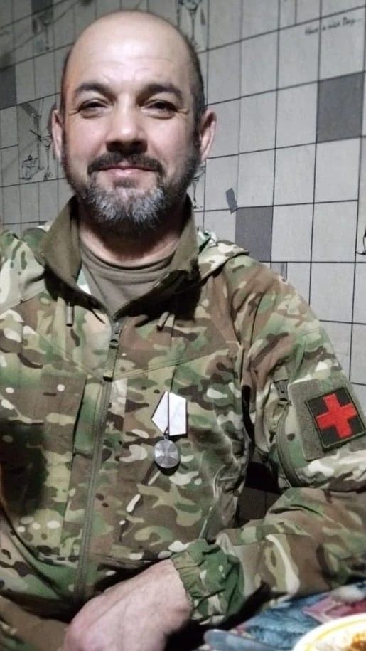 В знак поддержки наших военнослужащих, мужественно выполняющих свой долг.