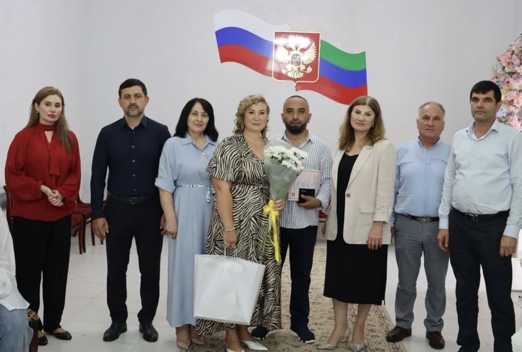 Крепкие традиции и новые союзы: в ЗАГСе Избербаша прошло чествование образцовых семей