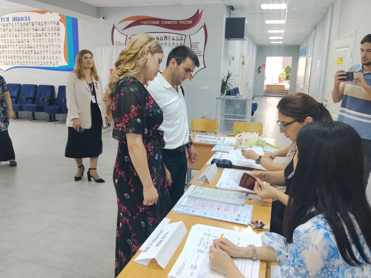 В первый день голосования — новая семья